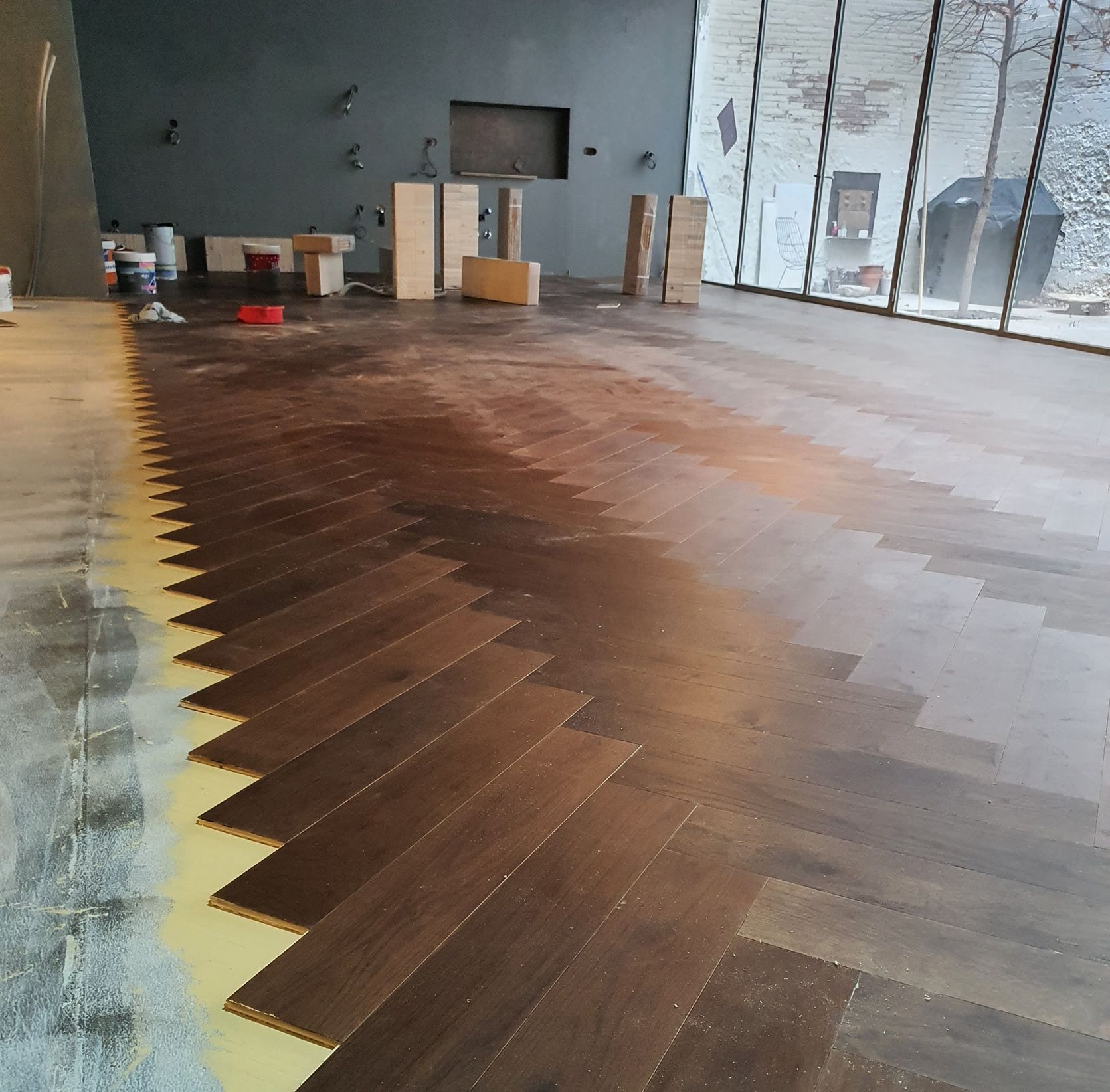 PARQUET ENCOLADO EN ESPIGA