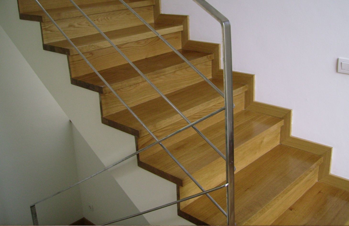 Instaladores escaleras madera Barcelona y Provincias
