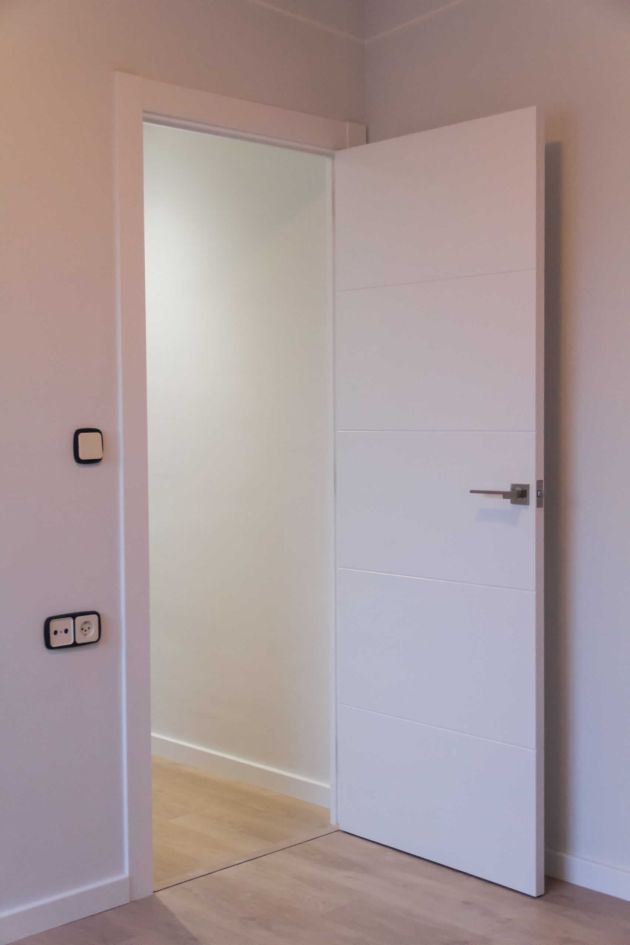 SUMINISTRO Y COLOCACIÓN PUERTAS MADERA