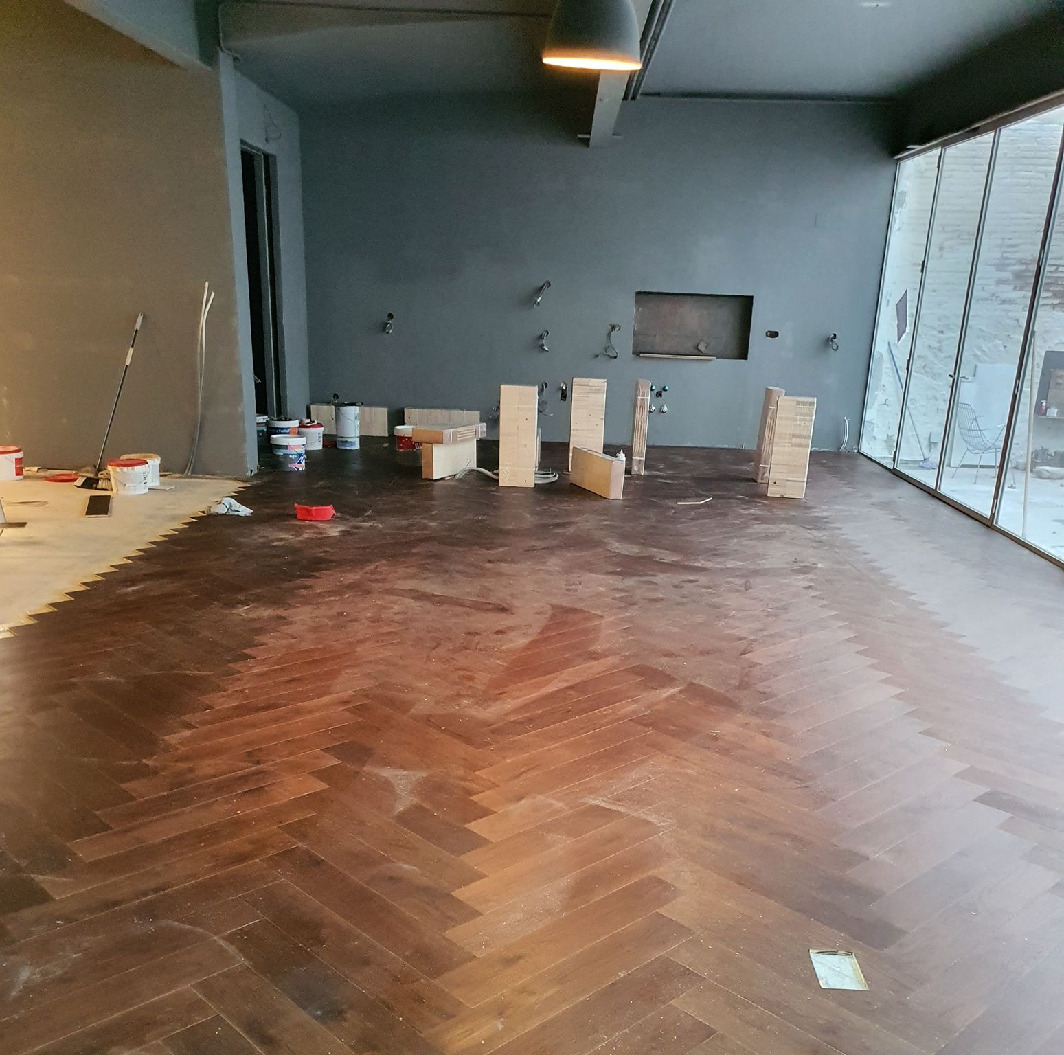 PARQUET ENCOLADO EN ESPIGA