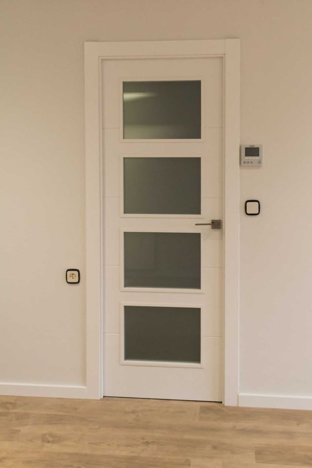 SUMINISTRO Y COLOCACIÓN PUERTAS MADERA