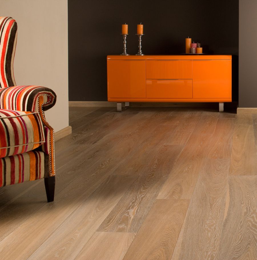 instalar parquet sintetico nogal