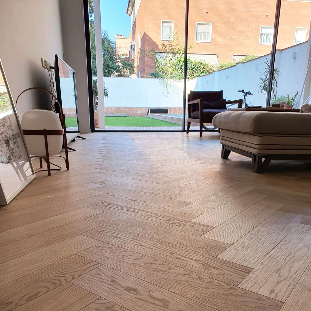 PARQUET ENCOLADO EN ESPIGA