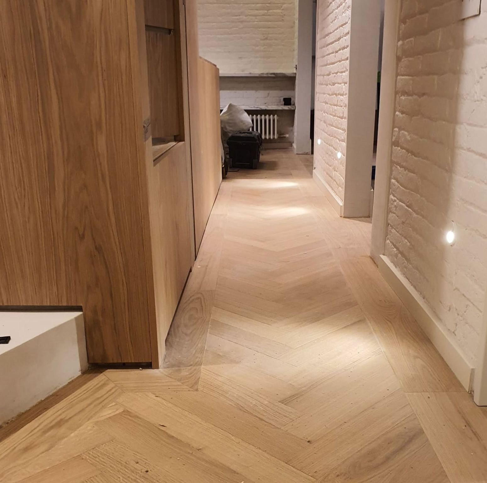 PARQUET ENCOLADO EN ESPIGA